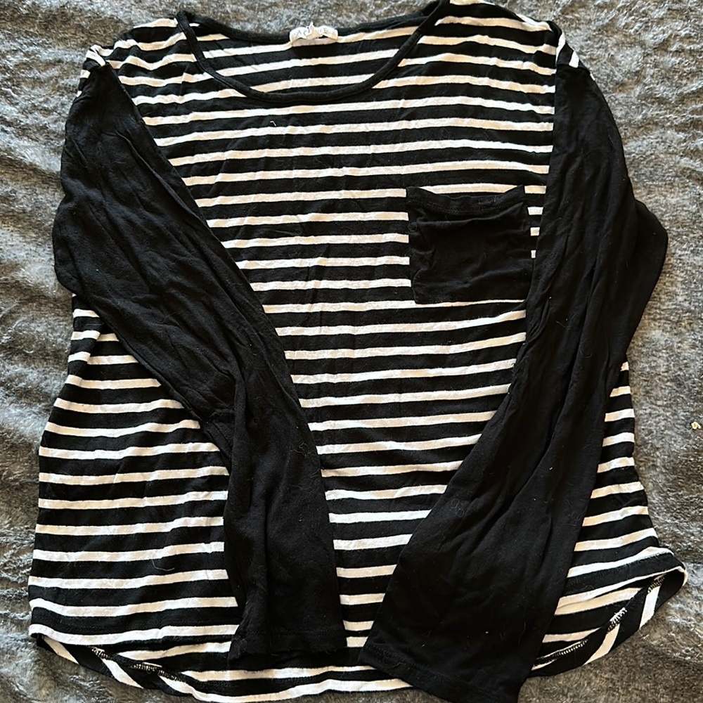 Black and white striped shirt w/front pocket